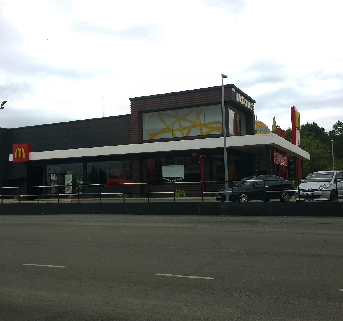 McDonald’s Jerantut – Foto Restoran Fast Food Terbaik di Malaysia, Menu Keluarga & Promosi Menarik