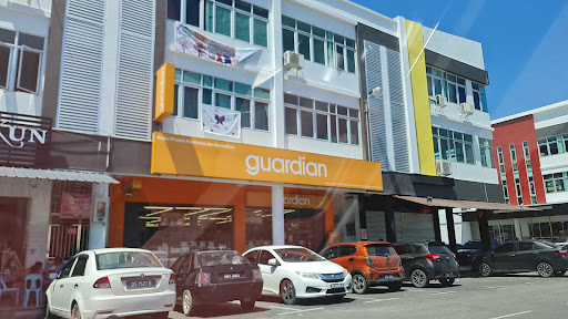 Gambar Guardian Kapit Sarawak: Keindahan Alam dan Budaya Tropika