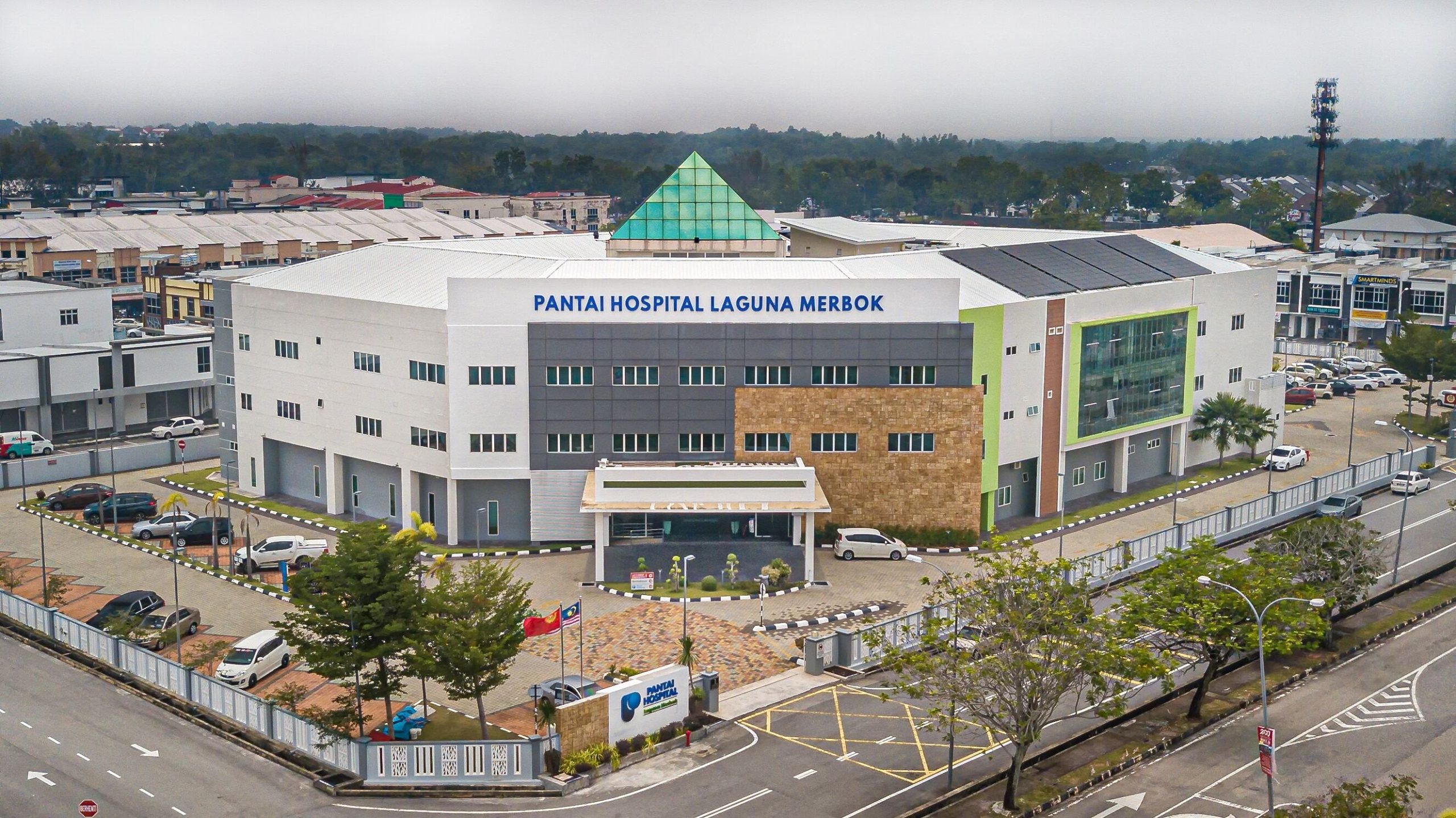 Keindahan Pantai Hospital Laguna Merbok: Pemandangan Laut & Fasilitas Medis