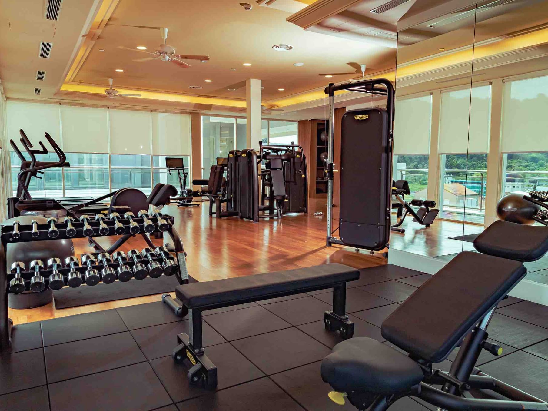 Gym & Fitness di Langkawi: Senaman, Peralatan Moden & Pemandangan Pantai